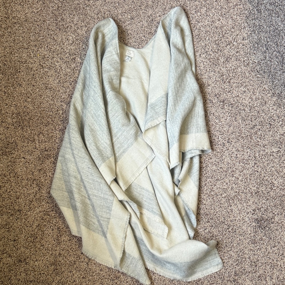 Liz Lange for Target Light Gray Poncho